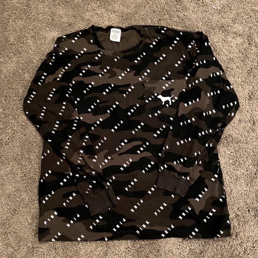 VS PINK Med Campus Tee